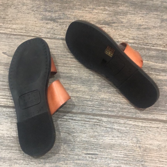 Musse & Cloud Leslie sandal fits like a US 6.5-7 - Picture 2 of 3